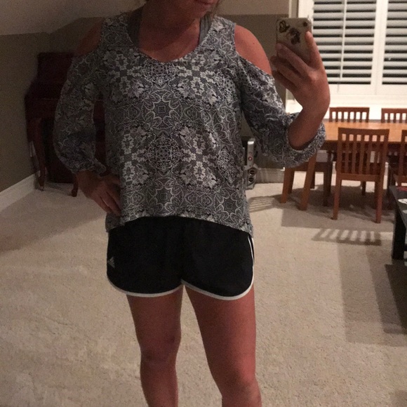 blouse - Picture 3 of 4